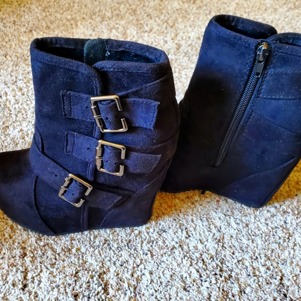 Size 5.5 wedge booties